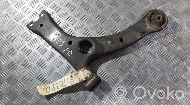 Toyota Corolla E120 E130 Braccio di controllo sospensione anteriore inferiore/braccio oscillante 