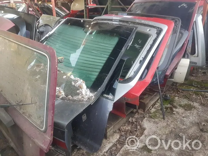 Mazda 323 F Aizmugurējais pārsegs (bagāžnieks) delstiklo