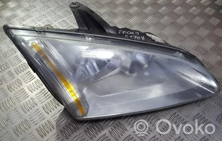 Ford Focus Lampa przednia E410180