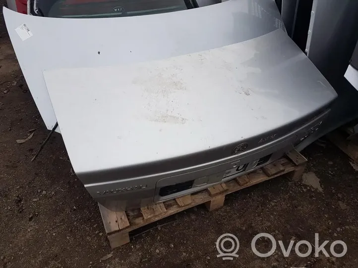 Opel Vectra B Takaluukun/tavaratilan kansi SIDABRINIS