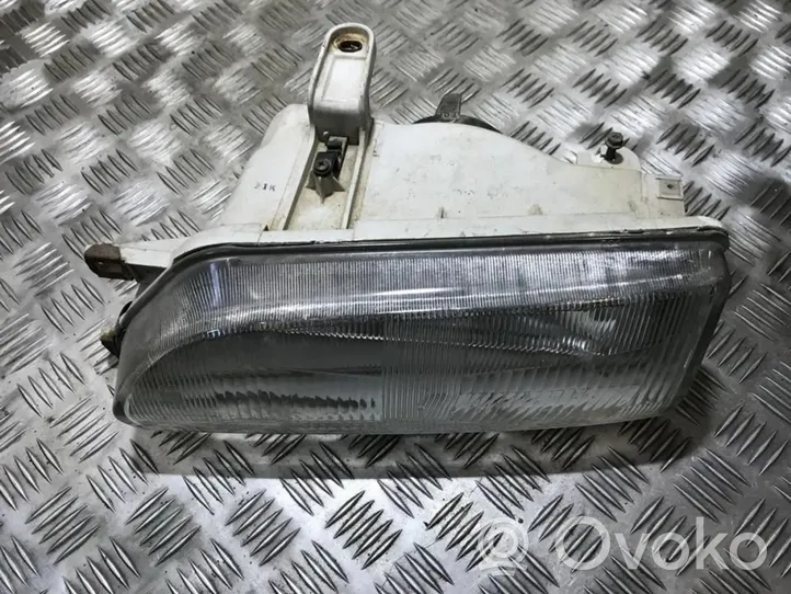 Toyota Corolla E100 Phare frontale 11074795