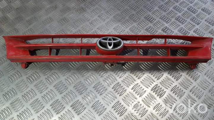 Toyota Corolla E110 Rejilla delantera 531111a120