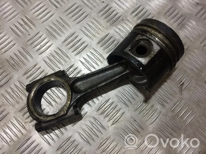 Peugeot 405 Piston avec bielle 