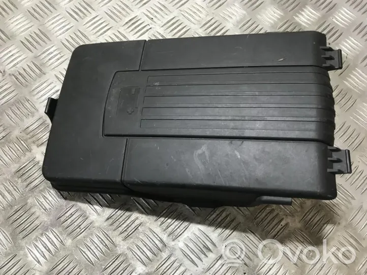 Volkswagen Golf V Coperchio/tappo della scatola vassoio della batteria 1k0915443a