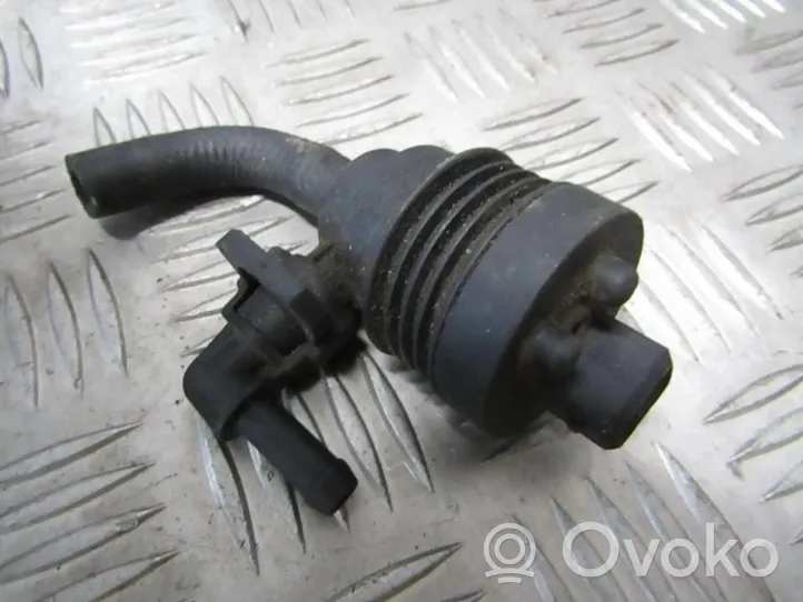 BMW 5 E39 Valve vacuum 1748875