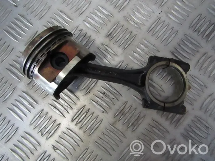 Hyundai Accent Piston avec bielle 