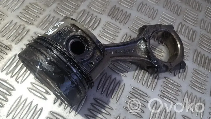 Nissan Primera Piston avec bielle 