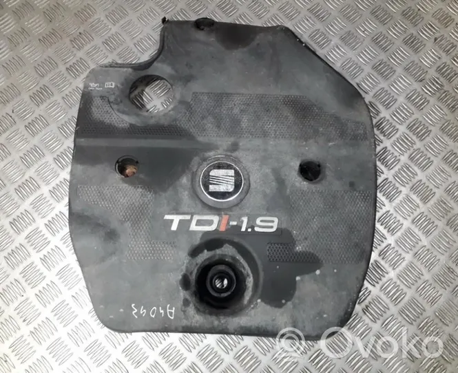 Seat Toledo II (1M) Variklio dangtis (apdaila) 012784a