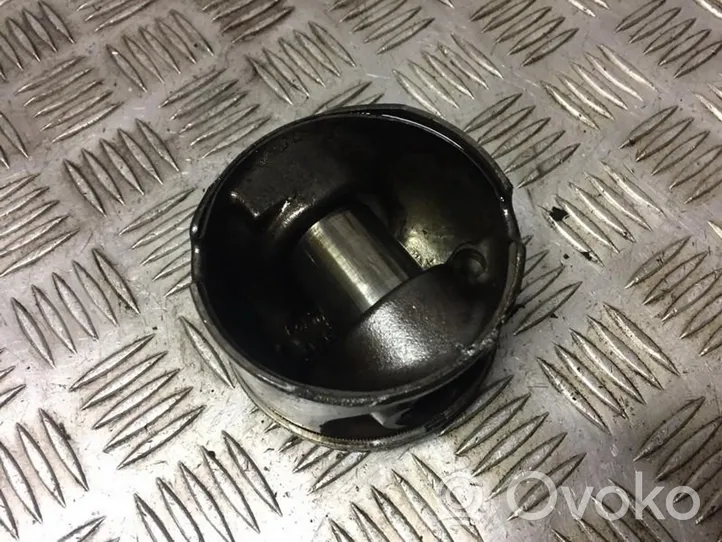 BMW X5 E70 Piston 