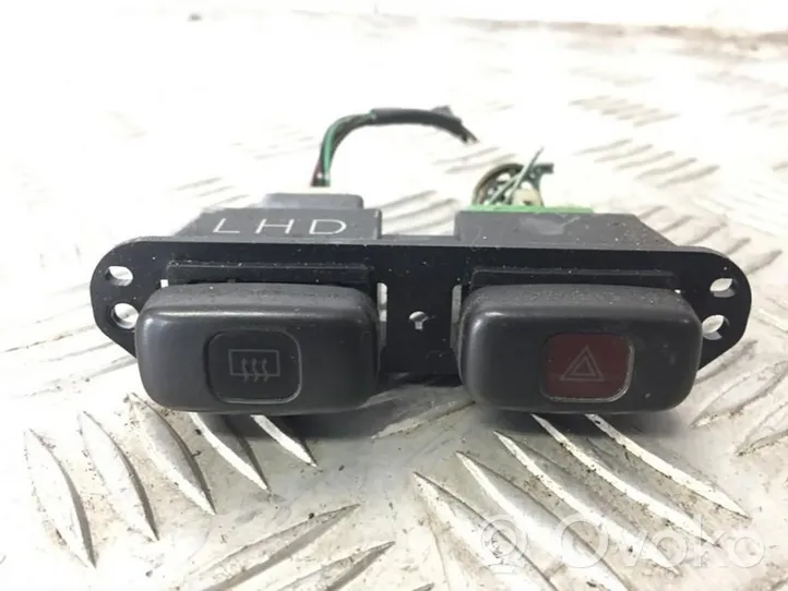 Mitsubishi Galant Botón interruptor de luz de peligro niles06013