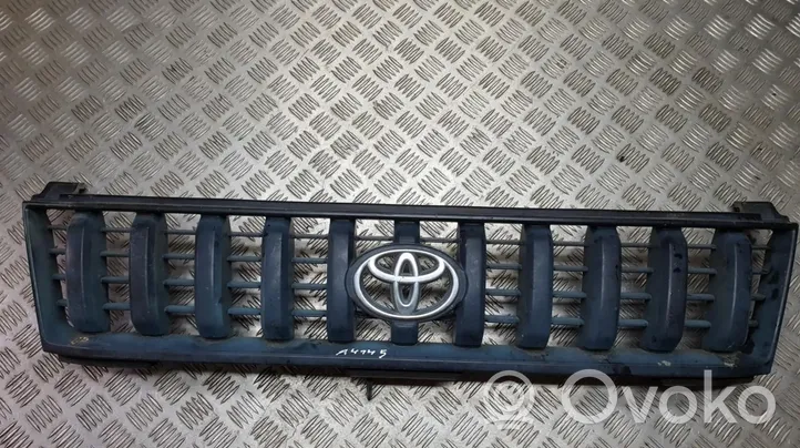 Toyota Land Cruiser (HDJ90) Grotelės priekinės 5310060030