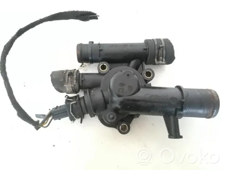 Nissan Primera Tuyau de liquide de refroidissement moteur 8200112054