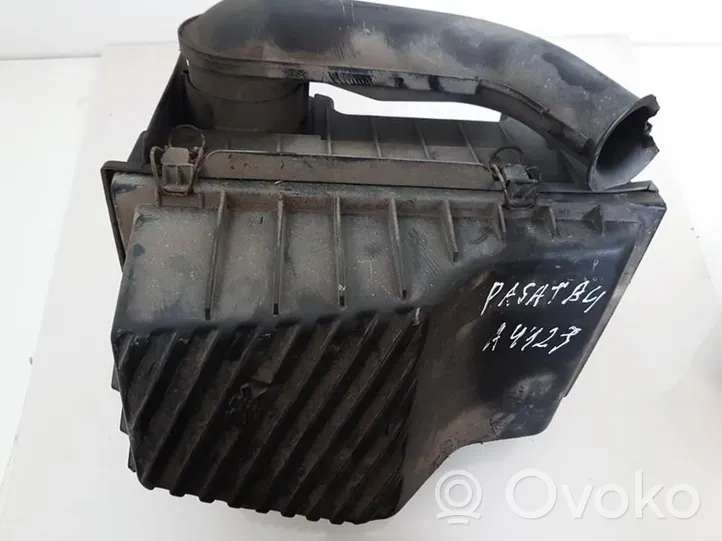 Volkswagen PASSAT B4 Oro filtro dėžė 3a0129607b