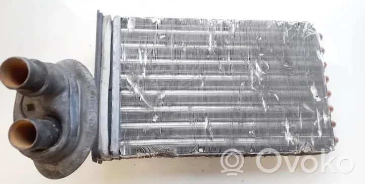 Volkswagen PASSAT B5.5 Radiateur de chauffage 8D2819031A