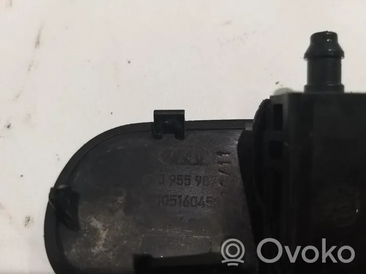 Skoda Octavia Mk2 (1Z) Ugello a spruzzo lavavetri per parabrezza 8T0955987B