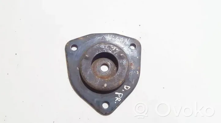 Nissan Sunny Supporto di montaggio della molla elicoidale 