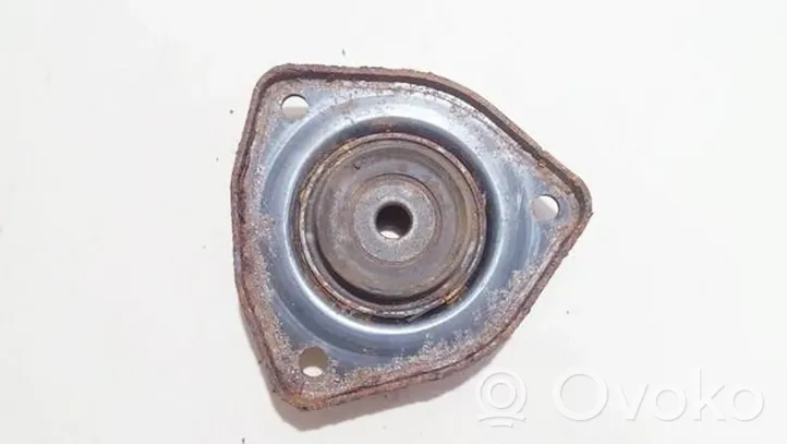 Nissan Sunny Supporto di montaggio della molla elicoidale 