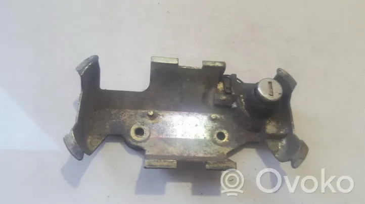 Opel Astra F Front door lock (next to the handle) 