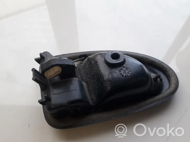 Renault Scenic I Galinė atidarymo rankenėlė vidinė 7700830079