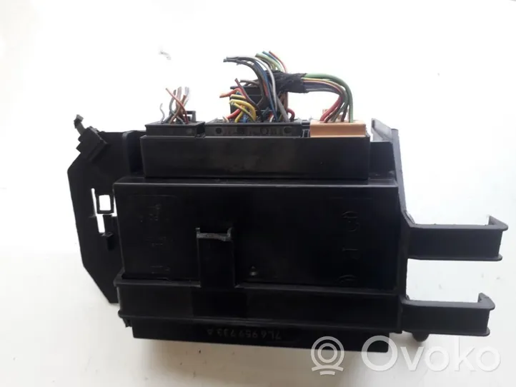 Volkswagen Touareg I Boîtier module alarme 7L0907719A