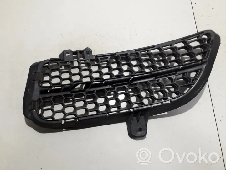 Volkswagen Touareg I Grille inférieure de pare-chocs avant 7L6853666B