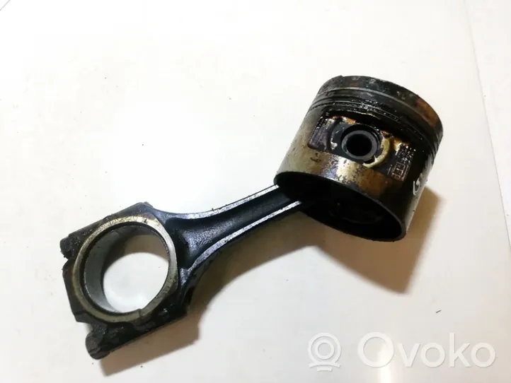 Volkswagen PASSAT B2 Piston avec bielle 