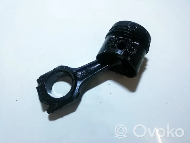 Ford Fiesta Piston with connecting rod 