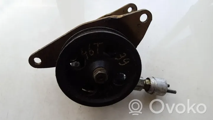 Toyota Corolla E110 Pompe de direction assistée 