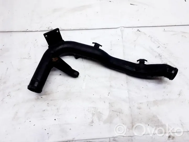 Volkswagen PASSAT B5 Tube d'admission de tuyau de refroidisseur intermédiaire 8d0145840