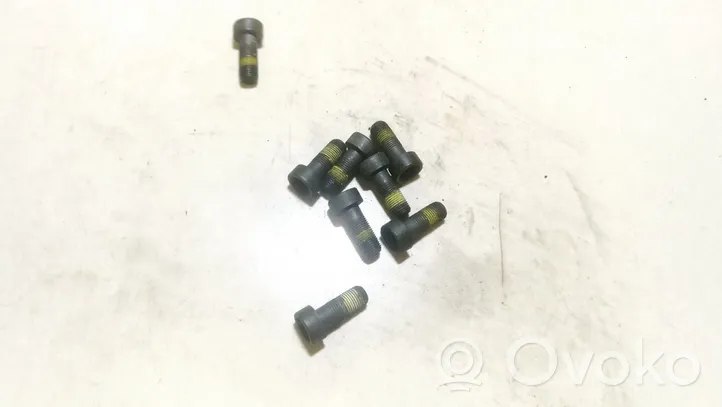 Hyundai Tucson TL Nuts/bolts ysed