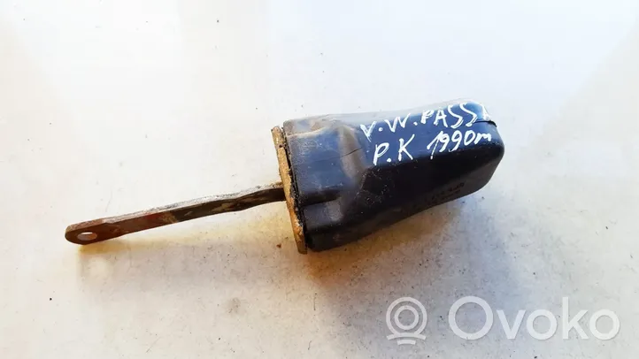 Volkswagen PASSAT B3 Takaoven pidätin 357837323