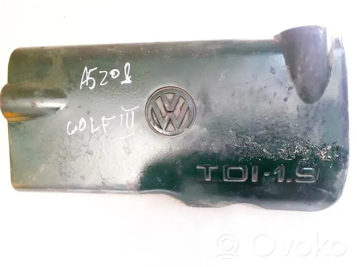 Volkswagen Golf III Couvercle cache moteur 028103935A