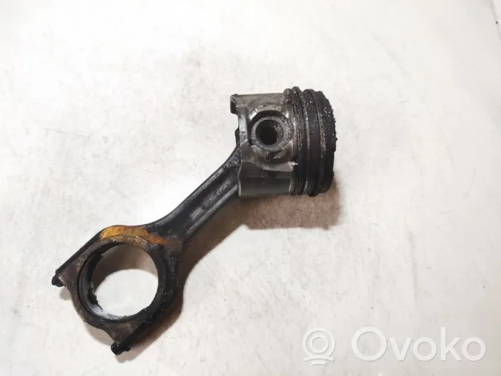 Volvo V50 Piston avec bielle 619