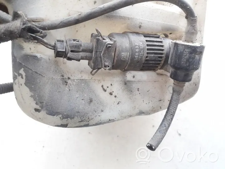 Opel Vectra B Pompa spryskiwacza szyby przedniej / czołowej 586632