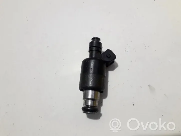 Opel Corsa B Injecteur de carburant 17089276