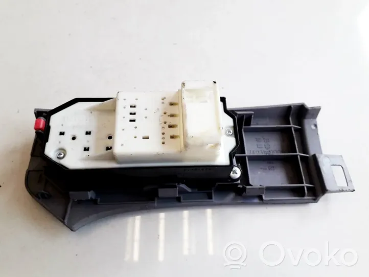 Toyota Yaris Interruttore di controllo dell’alzacristalli elettrico 742310D080