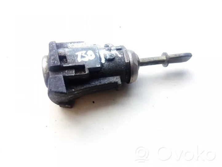 Volkswagen Bora Serratura portiera anteriore (vicino alla maniglia) 1u0837167c