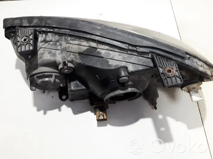 Hyundai Elantra Lampa przednia 921022DXXX