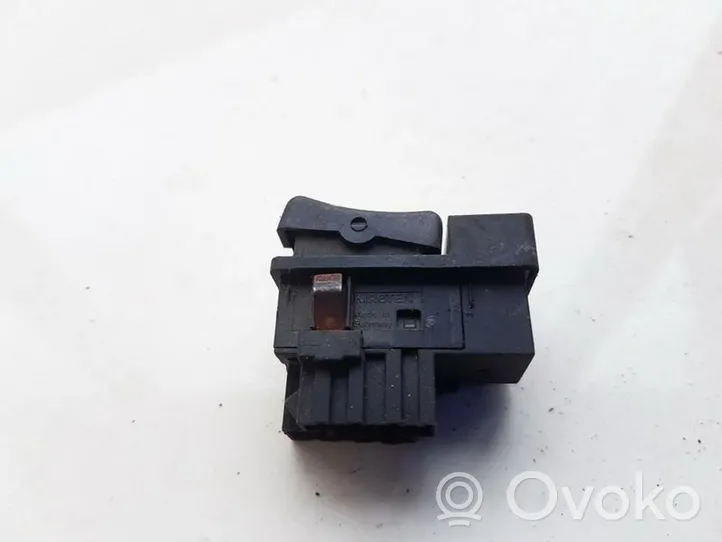 Volvo 850 Interruptor de la calefacción de la luna/parabrisas 6849405