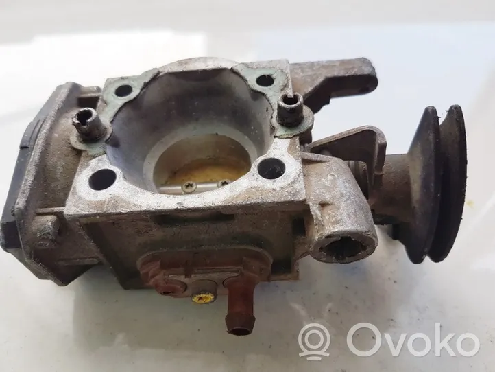 Volkswagen Golf III Throttle valve 0438201509