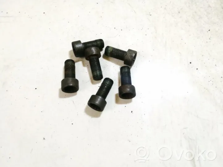 Mitsubishi Outlander Nuts/bolts 