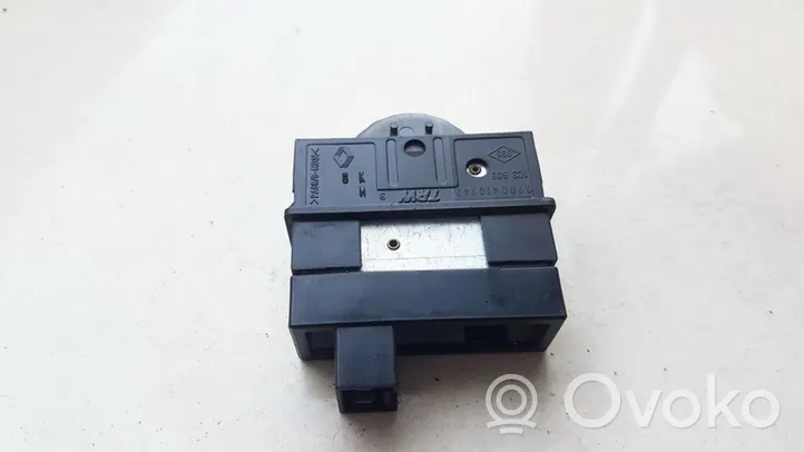 Renault Clio I Interruptor de control de altura del faro delantero 7700410147