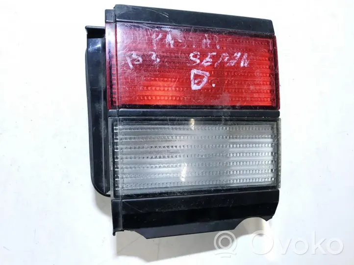 Volkswagen PASSAT B3 Luci posteriori del portellone del bagagliaio 357945107