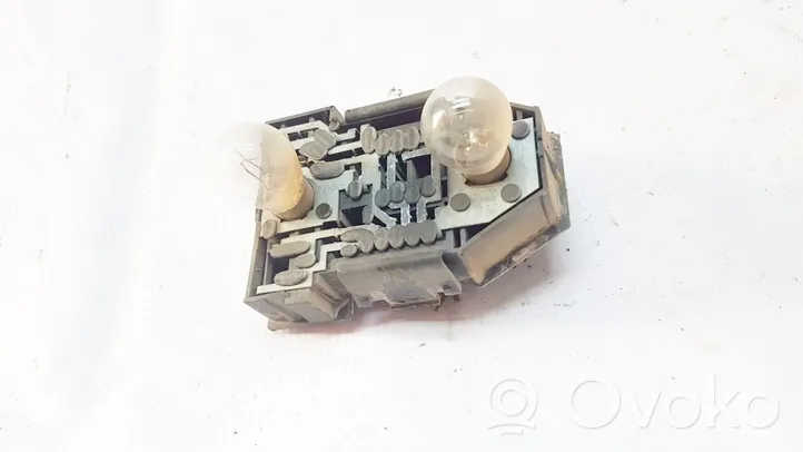 Volkswagen PASSAT B3 Wkład lampy tylnej 333945257