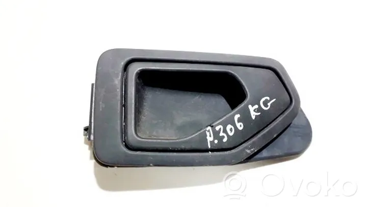 Peugeot 306 Klamka wewnętrzna drzwi tylnych 91006102