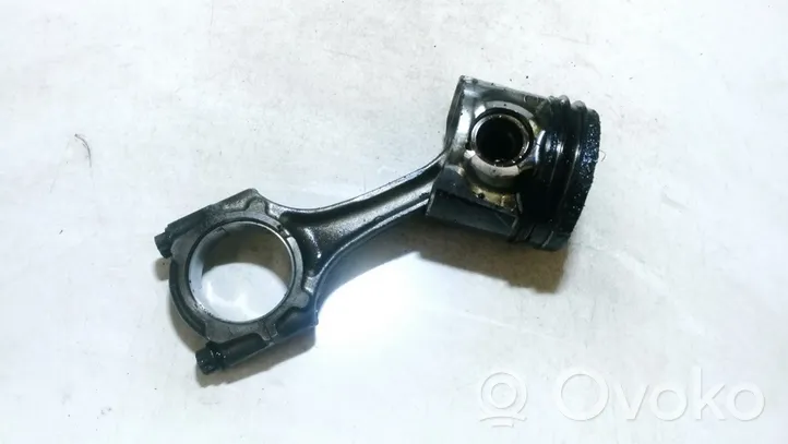 Toyota Avensis T220 Piston with connecting rod 