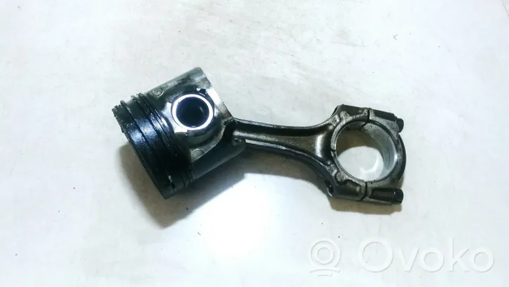 Toyota Avensis T220 Piston with connecting rod 