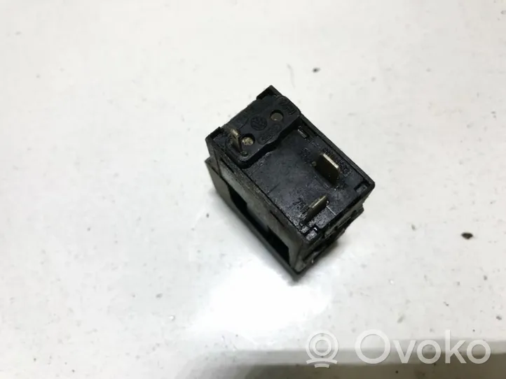 Audi 80 90 B2 Bouton de dégivrage pare-brise 811941503