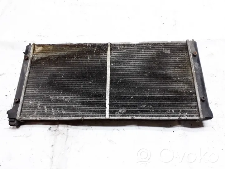 Volkswagen PASSAT B3 Radiateur de refroidissement 353121253F