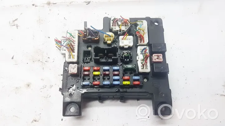 Citroen C-Crosser Boîte à fusibles 8637a319